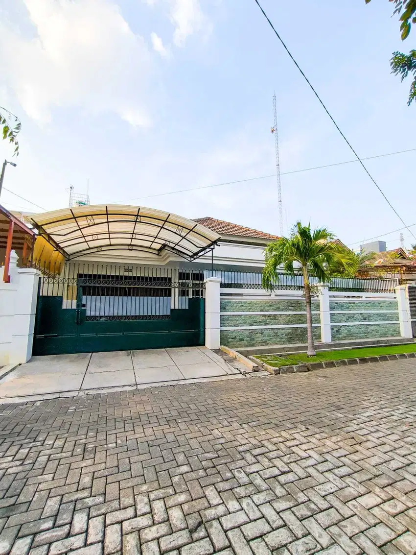 Rumah 1,5 Lantai di Kawasan Elite Solo Baru, Terawat Siap Huni