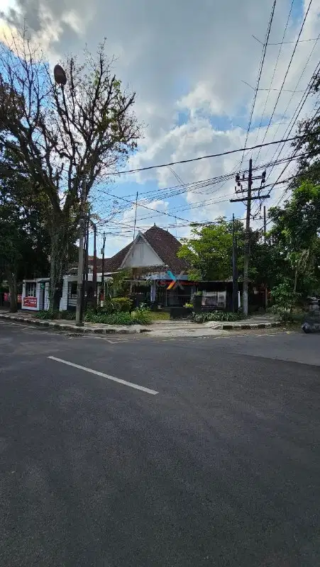 Dijual Rumah Klasik Kolonial, Bangunan Belanda di Jl. Gunung - gunung