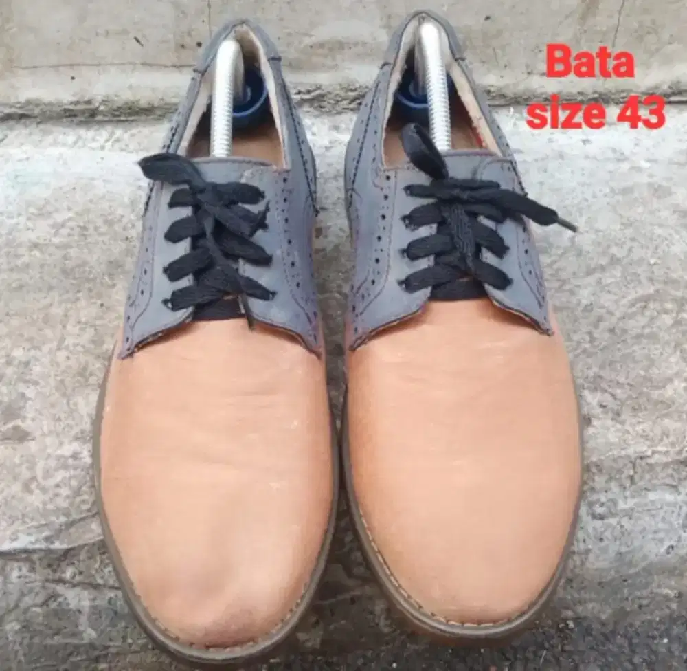 Sepatu Bata size 43