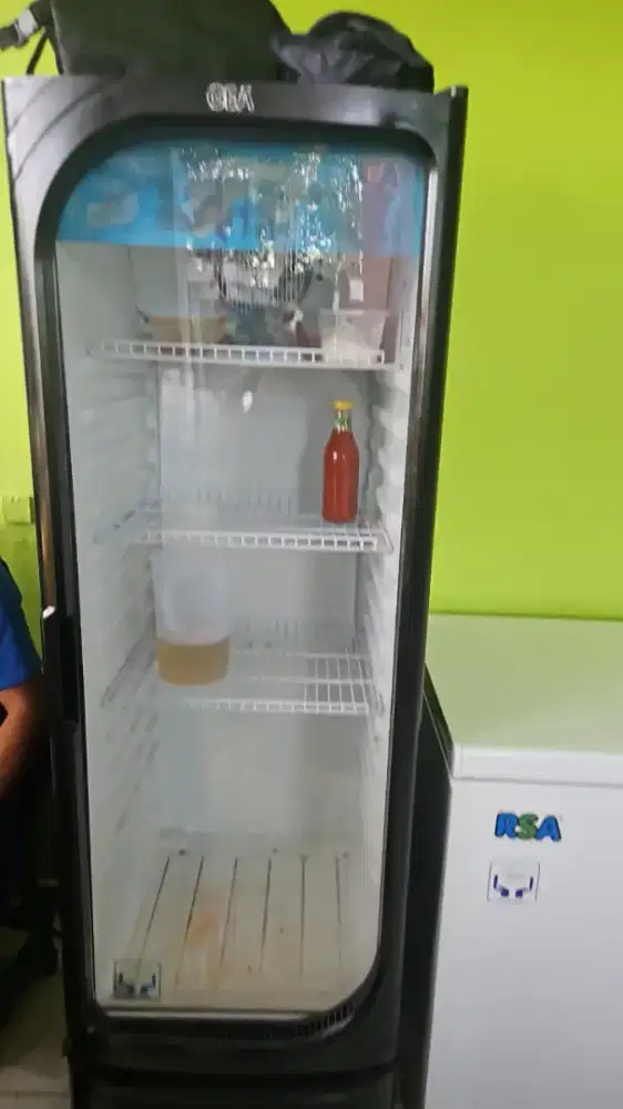 Dijual showcase merk GEA rak 4 jumbo dan Orisinil