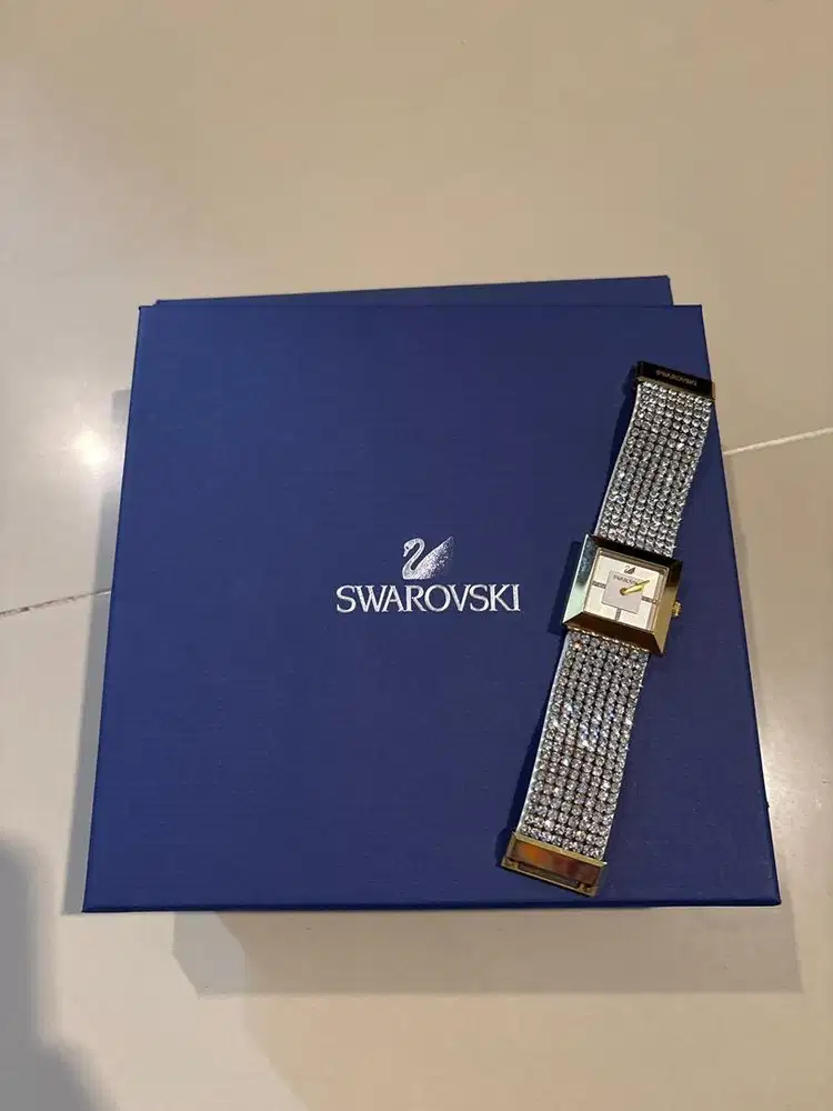 Jam tangan swarovski