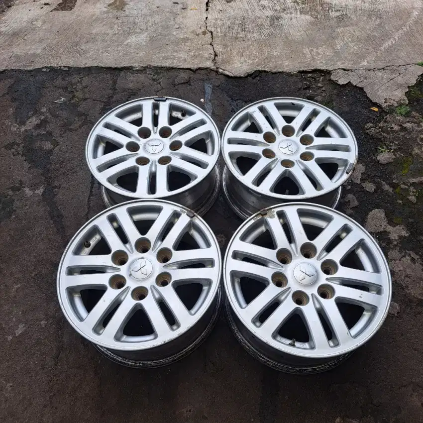 Velg r16 oem strada triton
