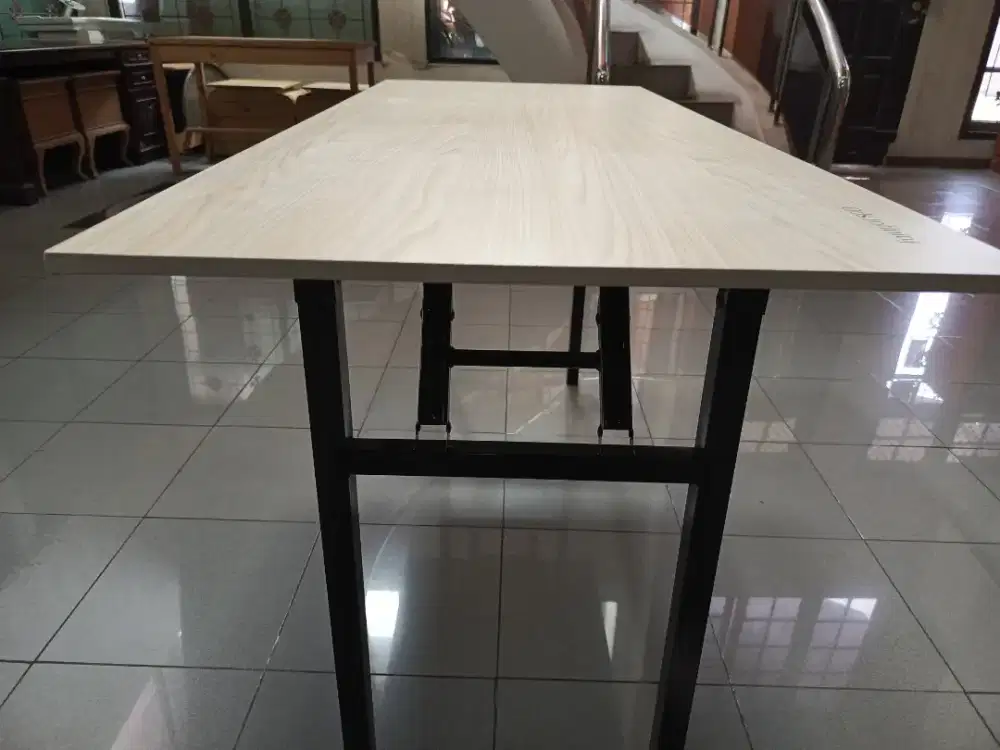 Meja Lipat ,kaki Besi