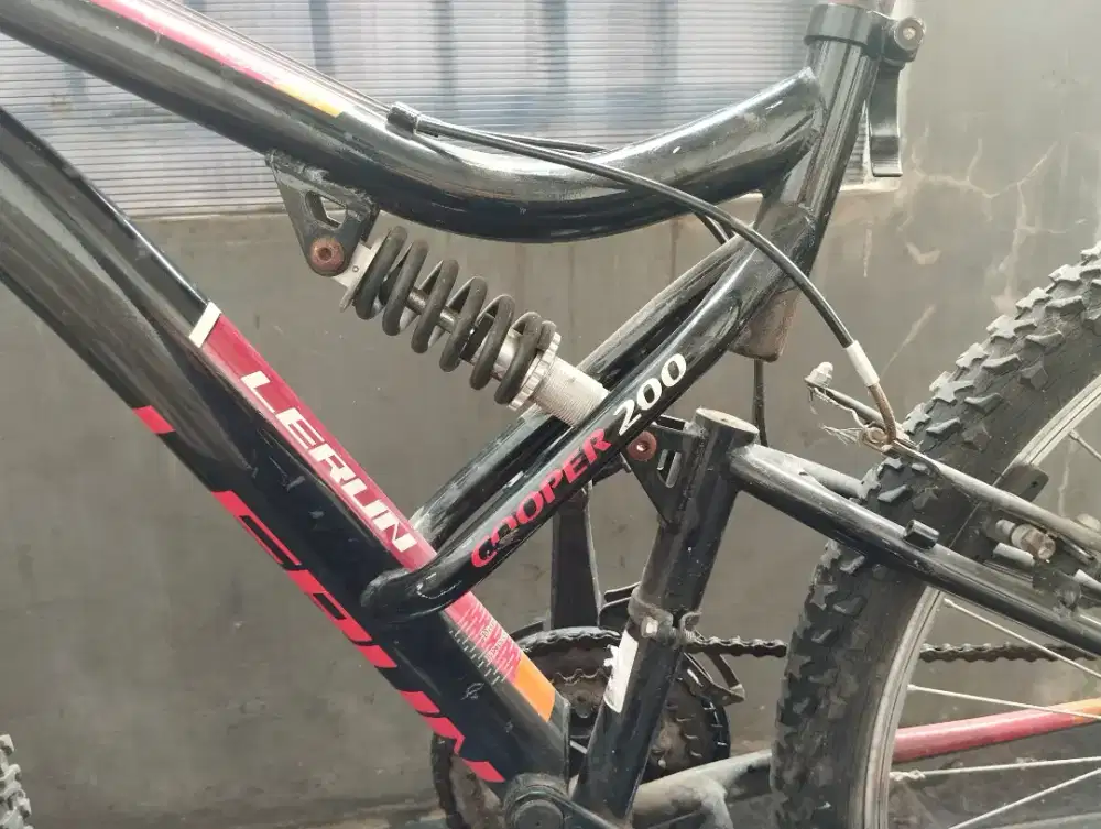 Sepeda gunung  by poligon