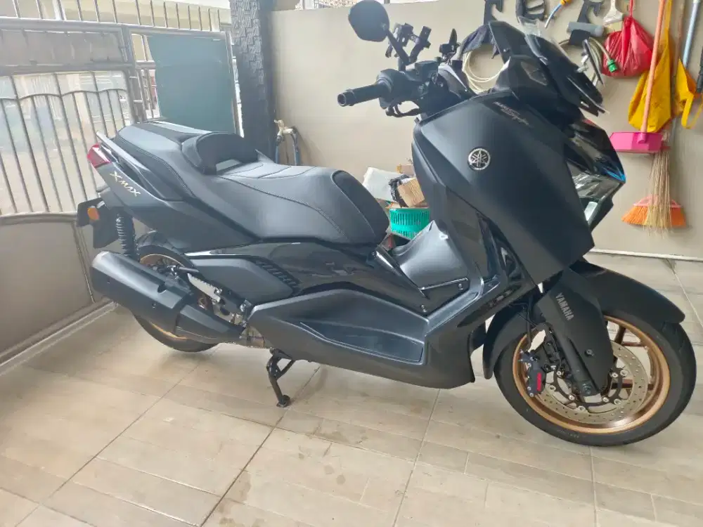Yamaha Xmax Hitam
