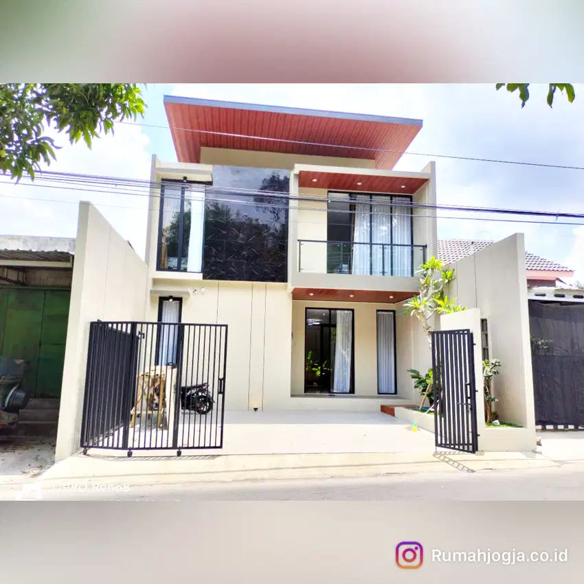 rumah baru 2 lantai sangat strategis jalan utama purwomartani