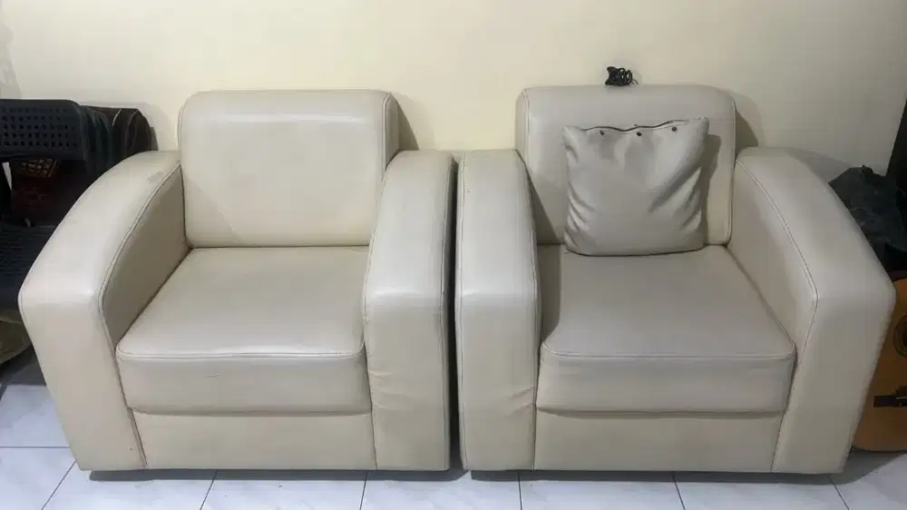 1 Set Sofa ruang tamu 2+1