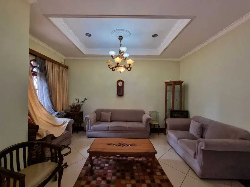 Rumah 2 lantai, siap huni, di Mampang Prapatan.