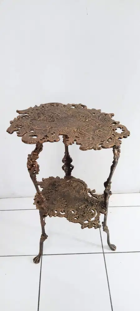 Meja Besi Tempa Antik Meja Ukir Motif Gambar