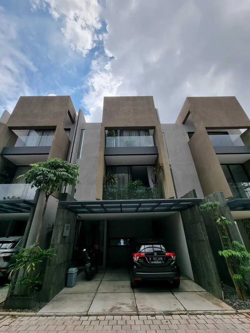 Rumah 3lantai, dalam townhouse, lokasi Lebak Bulus Jakarta Selatan