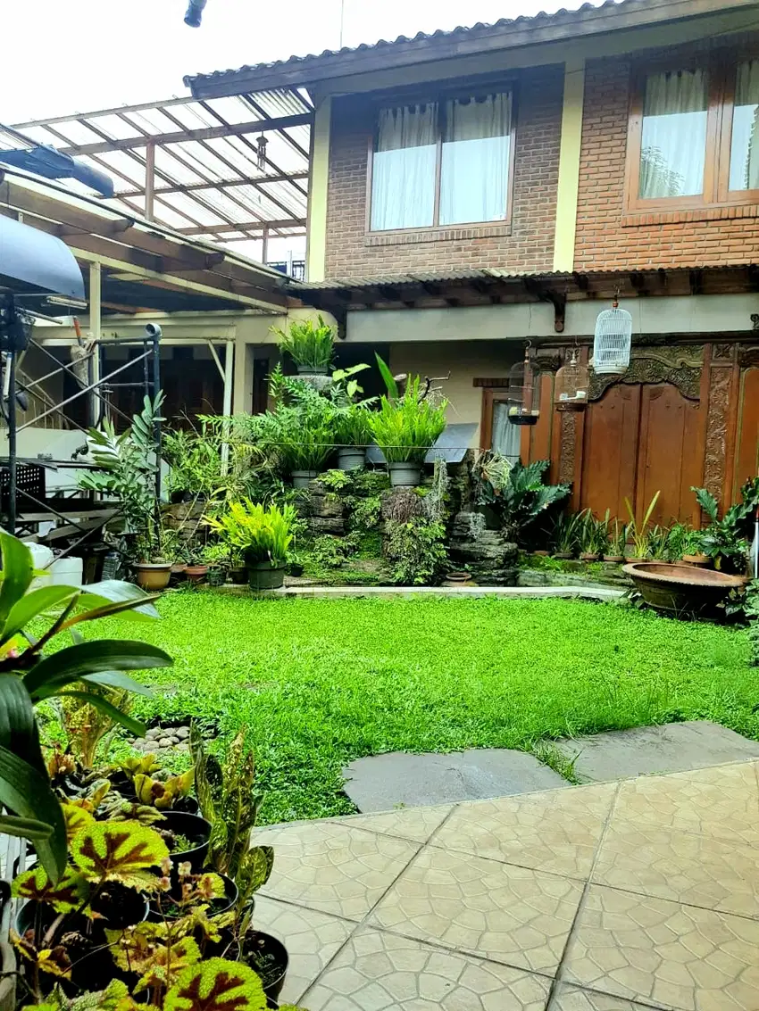 Rumah Klasik Luas di Cigadung Bandung Utara Sayap Dago