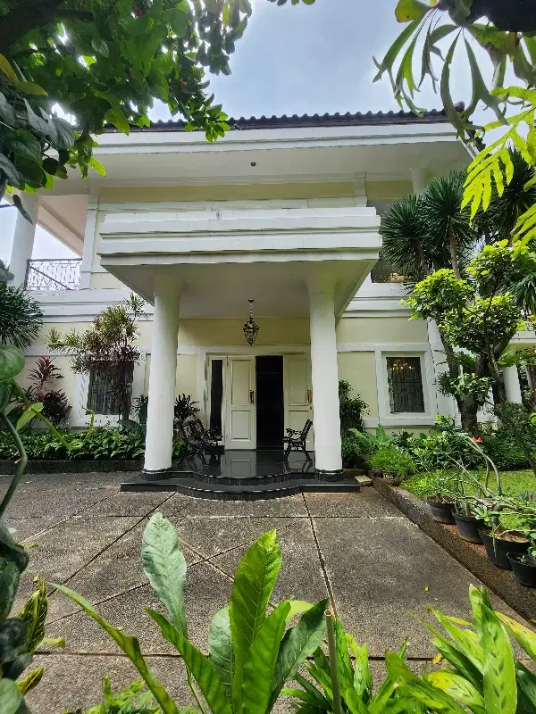 DIJUAL RUMAH MEWAH SIAP HUNI KEBAYORAN BARU JAKARTA SELATAN.