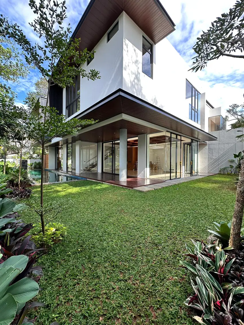 TURUN HARGA DIJUAL RUMAH BARU DESAIN MODERN TROPICAL DI KEMANG JAKARTA