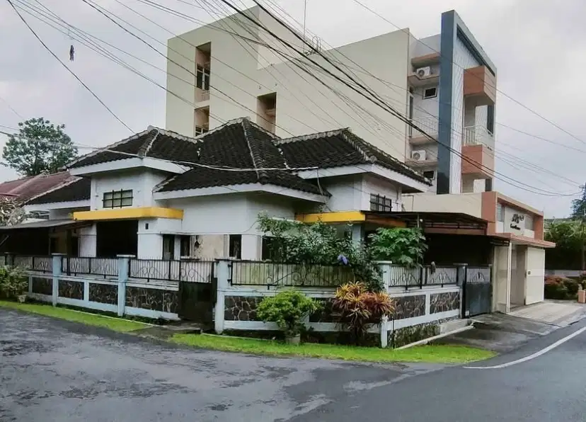 Rumah Pojok Luas 215 Bunga Dewandaru Soekarno Hatta