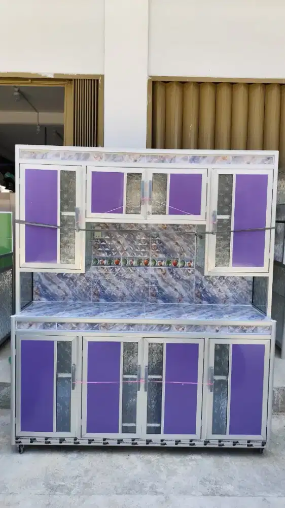 Rak piring kaca dan kramik