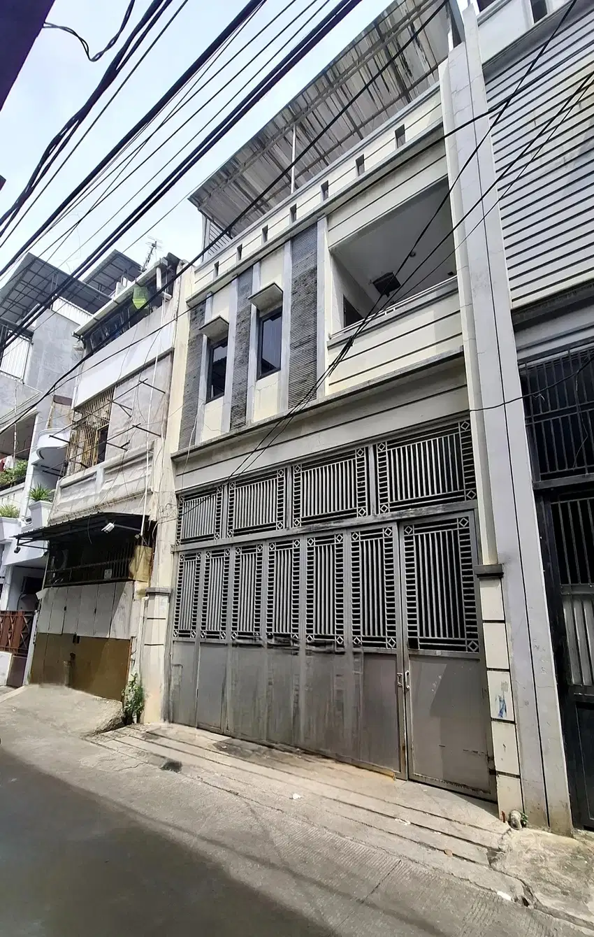 Rumah Di Pademangan Bangunan 3 Lantai
