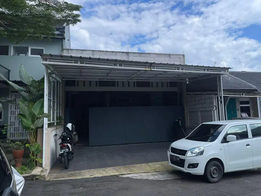 Rumah Cluster 2 lantai Halaman Luas di Cilengkrang