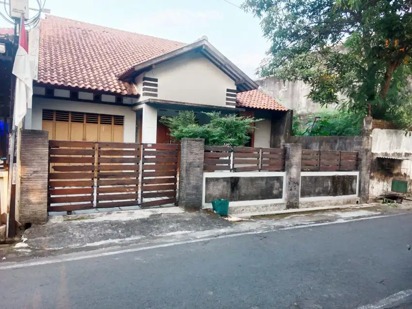 Rumah solo kota di karangasem Laweyan lahan luas