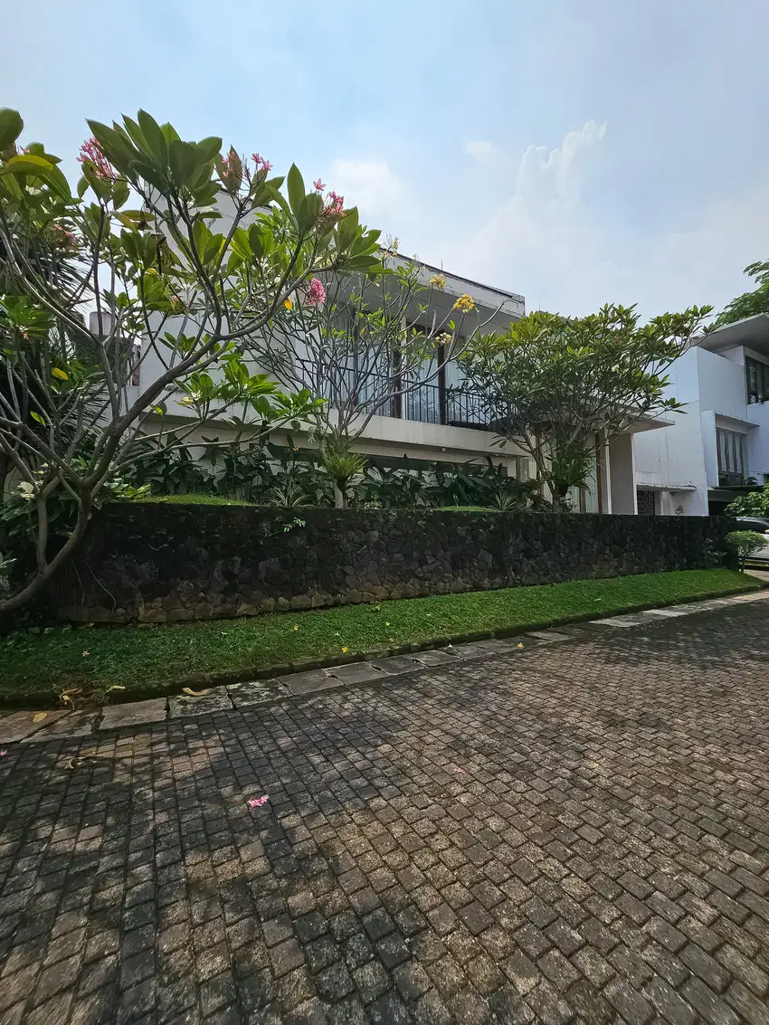 DIJUAL RUMAH SECOND DI KEMANG JAKARTA SELATAN