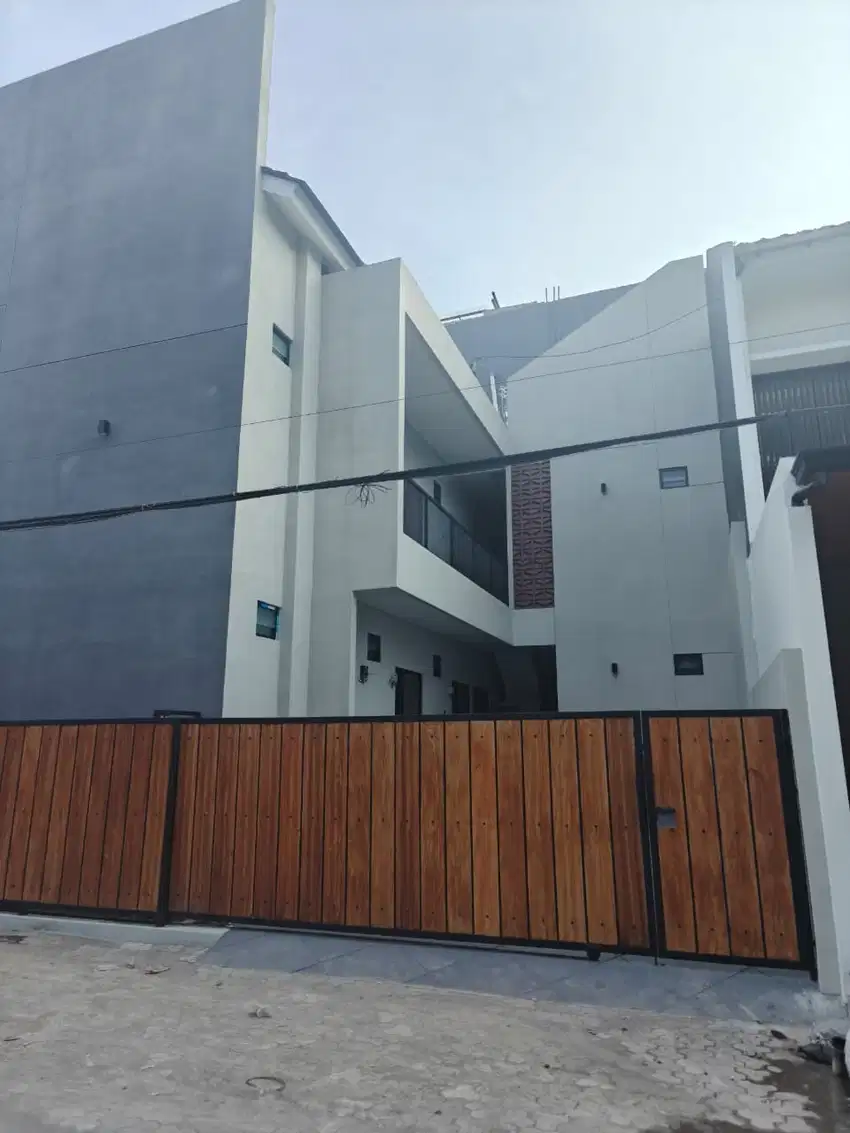 Rumah kost ekslusif 2 lantai sangat strategis 10 kamar tidur seturan