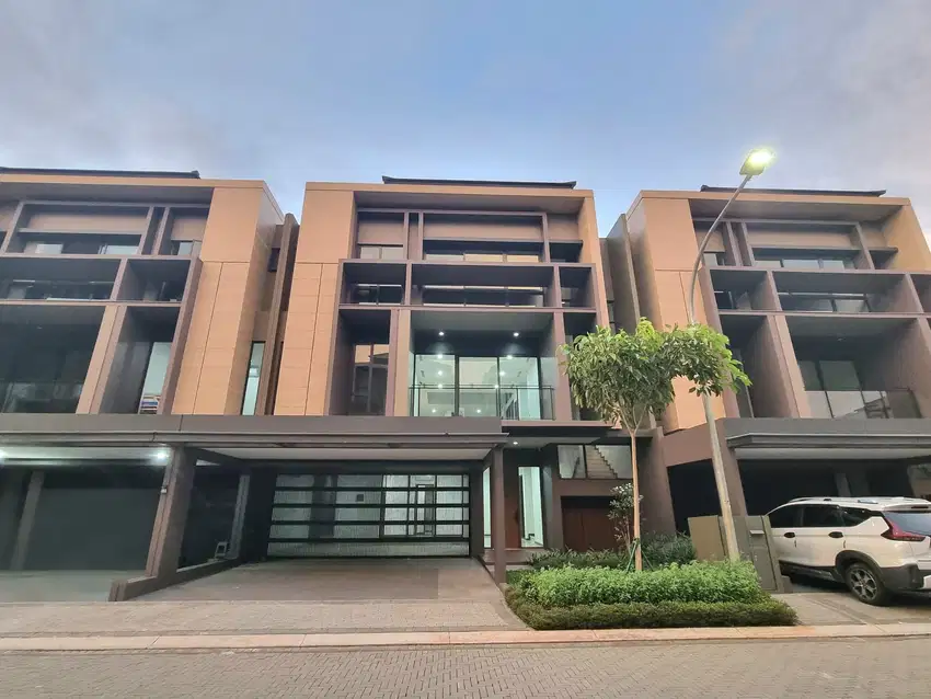 RUMAH MEWAH BSD ZORA ADA LIFT BANGUNAN BARU