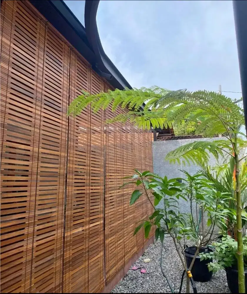 Tirai gulung kayu jati