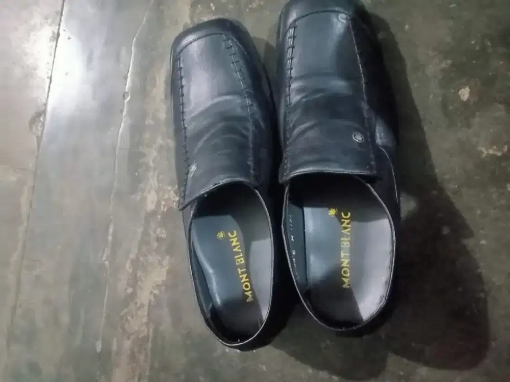 Sepatu pantofel Mont Blanc