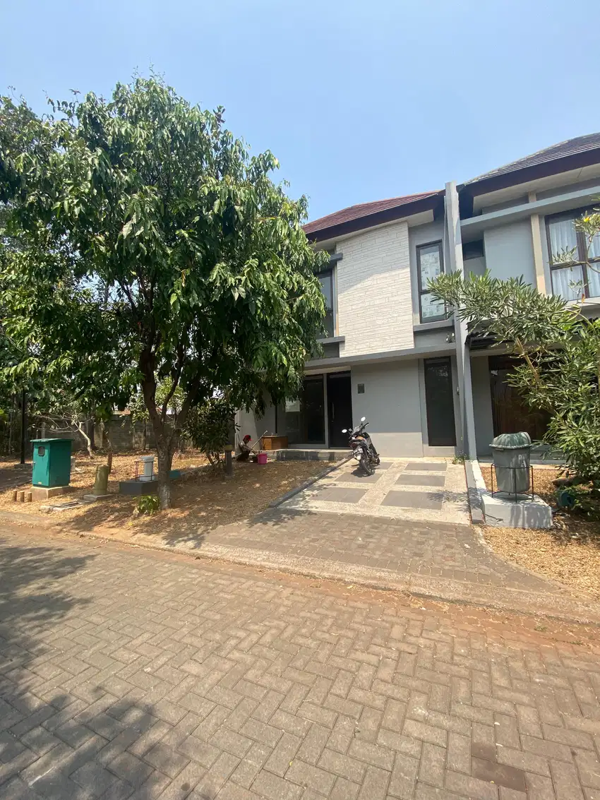 DIJUAL RUMAH PRECIA BSD SAMPING DAN DEPANNYA ADA TAMAN FASUM BSD