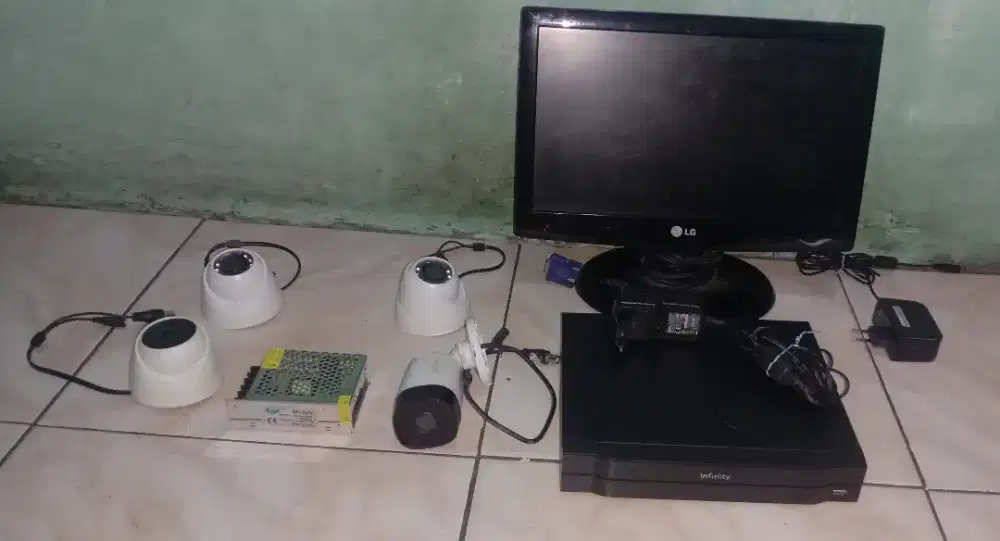 Dijual Satu Paket CCTV : DVR Merk Infinity 4Ch, 4 unit camera cctv