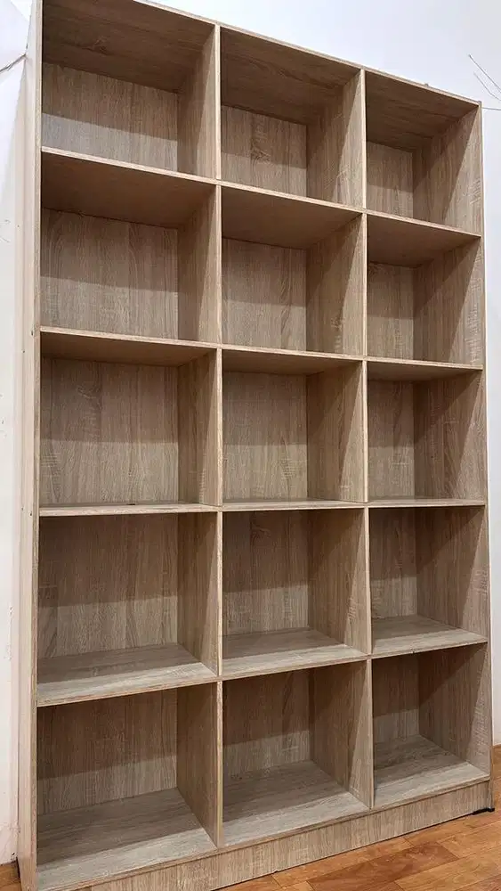 Rak pajangan 15 kotak