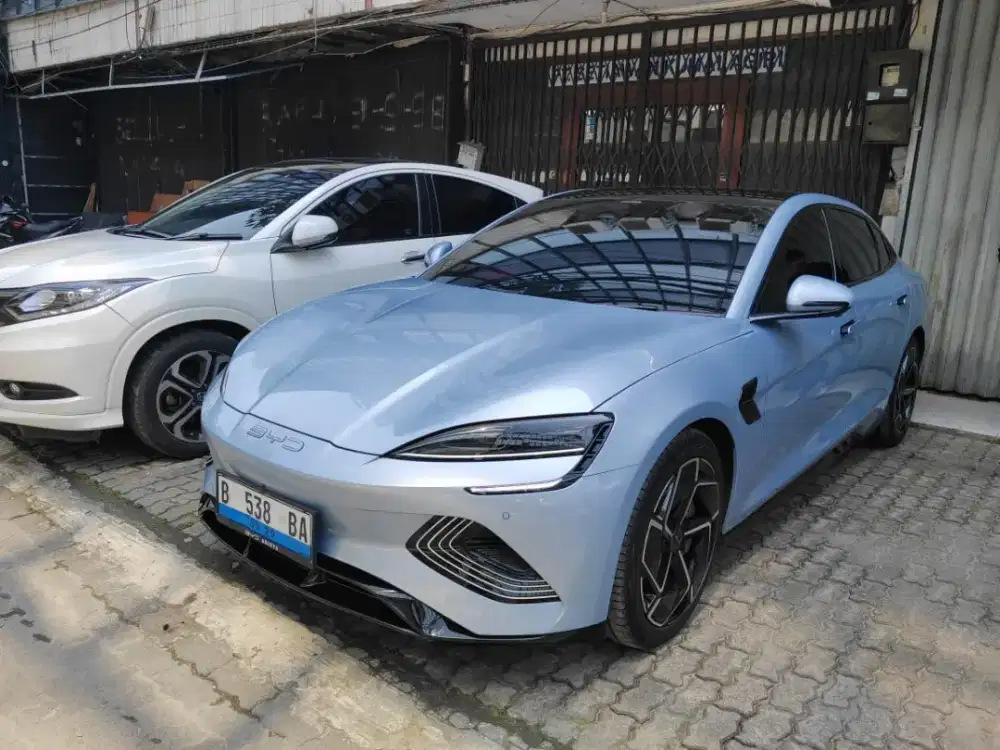 BYD Seal Performance AWD limited blue color + velg race r20 harga nett