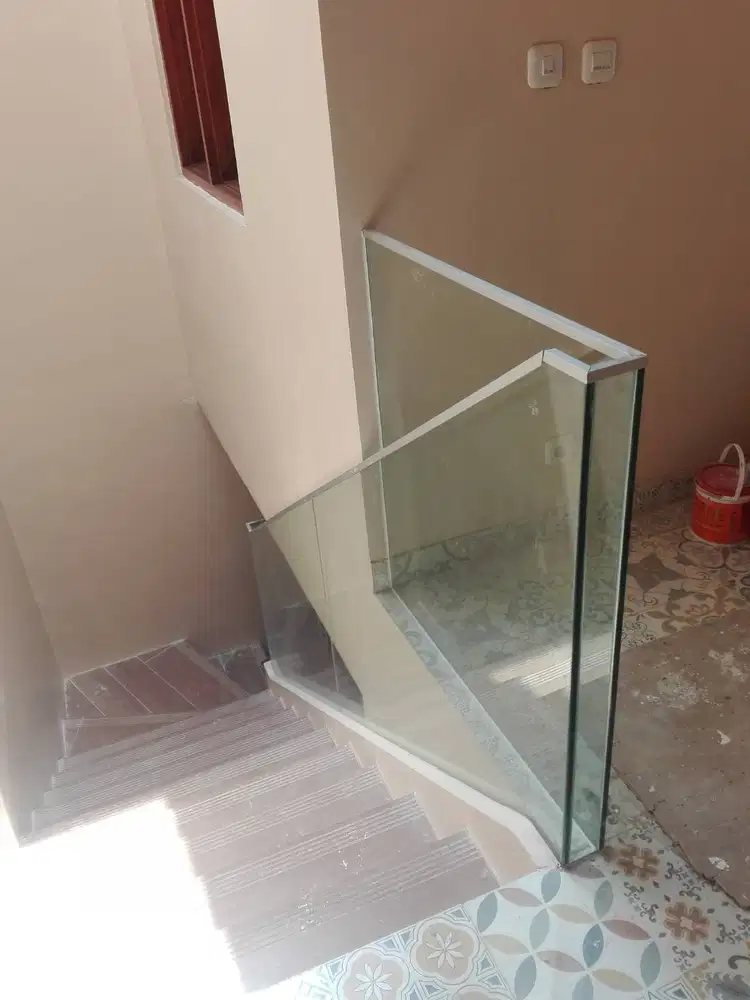 PEMASNGAN RELLING KACA TANGGA & BALKON