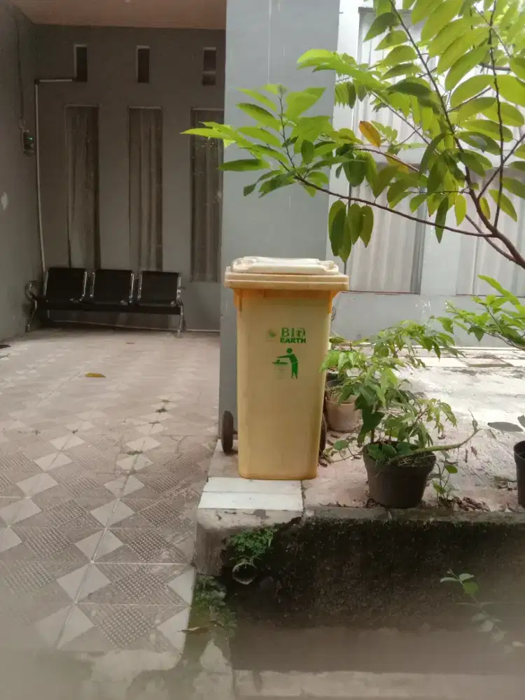 Disewakan / dijual rumah tingkat