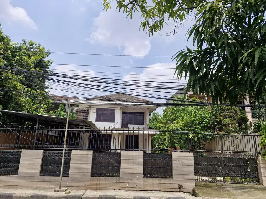 Hanya 10 menit ke pintu tol ciledug! Rumah hitung tanah saidi raya