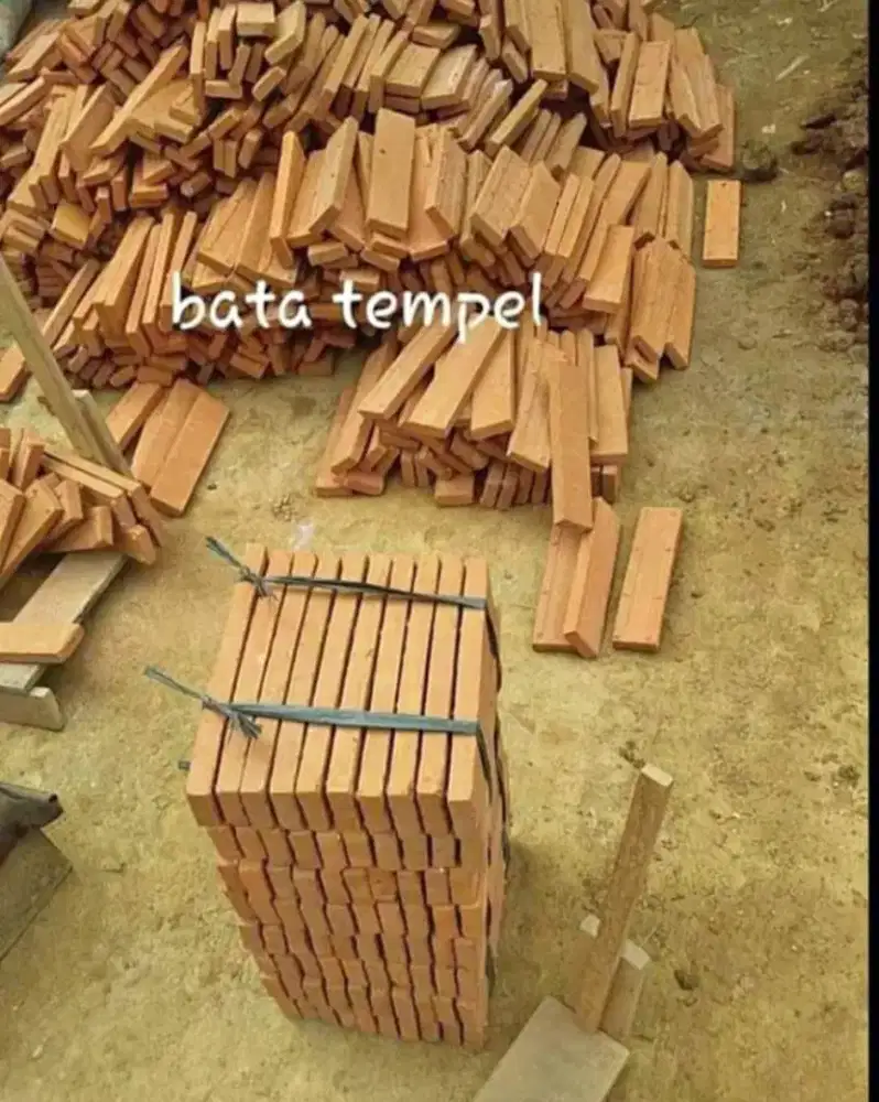 Bata tempel tanah liat