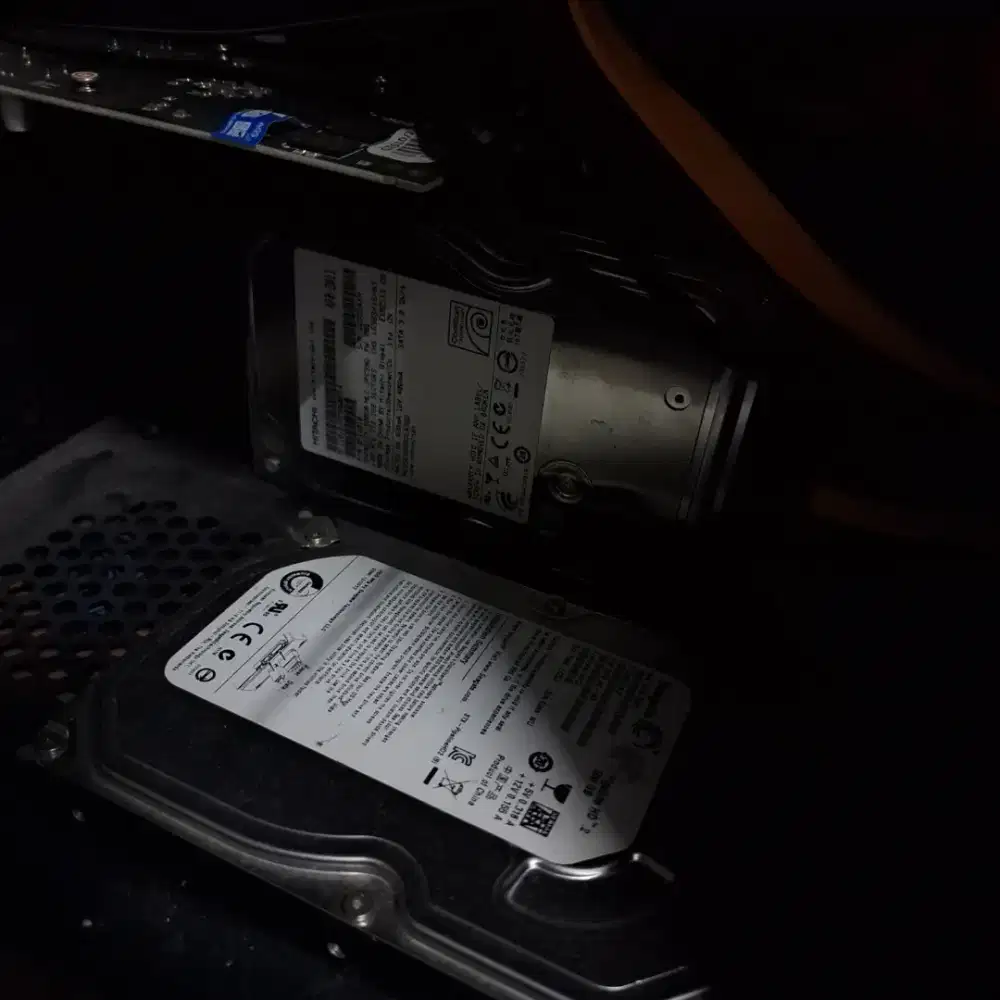 Hdd 1tb hitachi di jual cepat butuh dana.