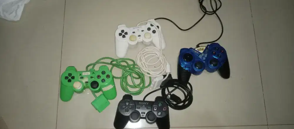 Dijual Joystick PC dan Dualshocks Playstation 2 Kondisi Bekas/Second.