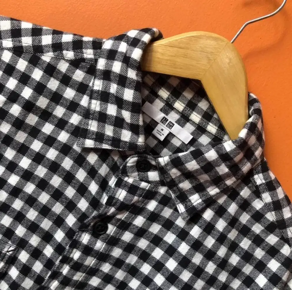 Kemeja Uniqlo Black and White Medium Square