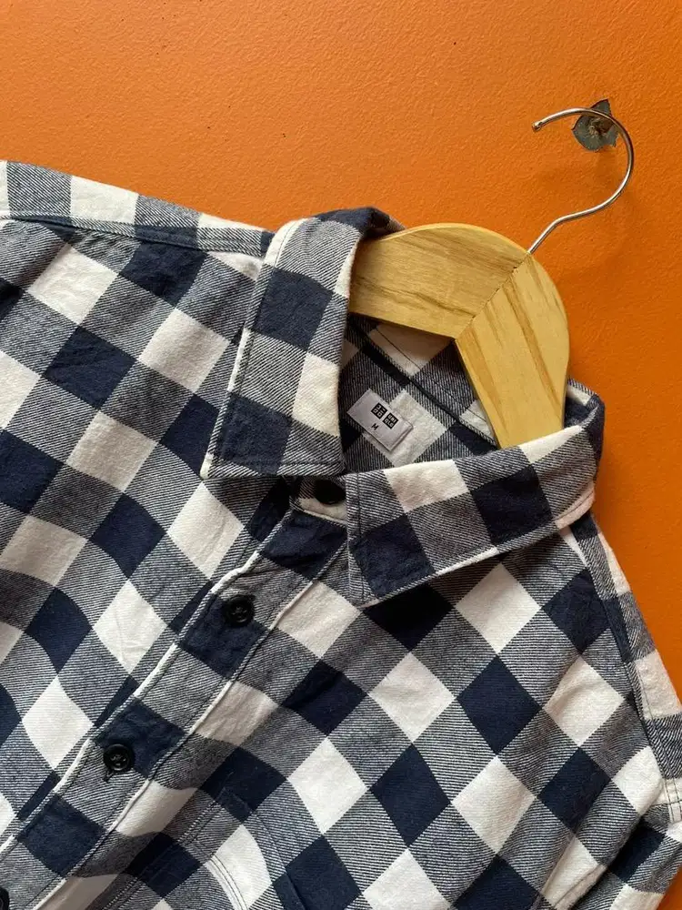 Kemeja Uniqlo Navy White Medium Square