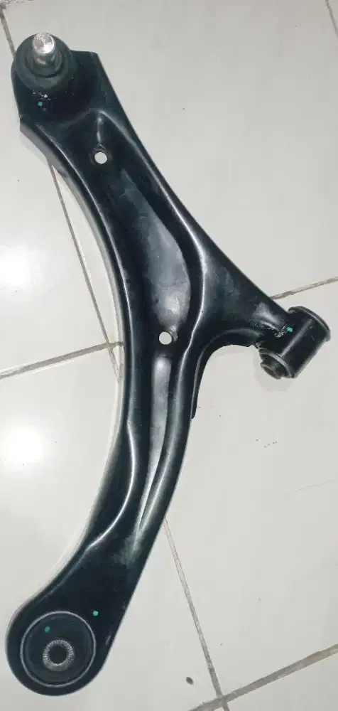 Sayap bawah Lower arm Assy-with ball joint kiri suzuki Aerio Facelift/
