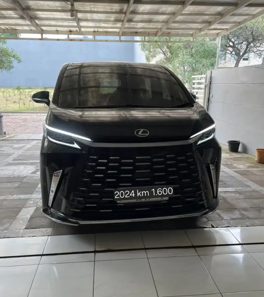 Lexus LM 350H AT 2024 km 1.600