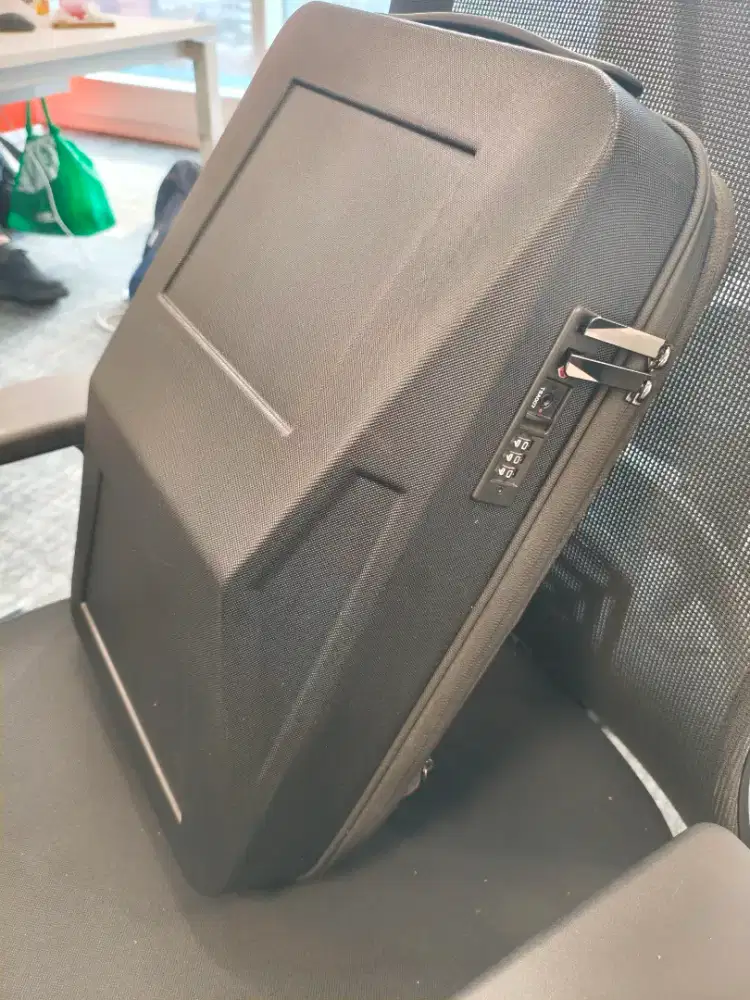 Cybertruck Backpack - Warna Hitam | Kondisi Mulus