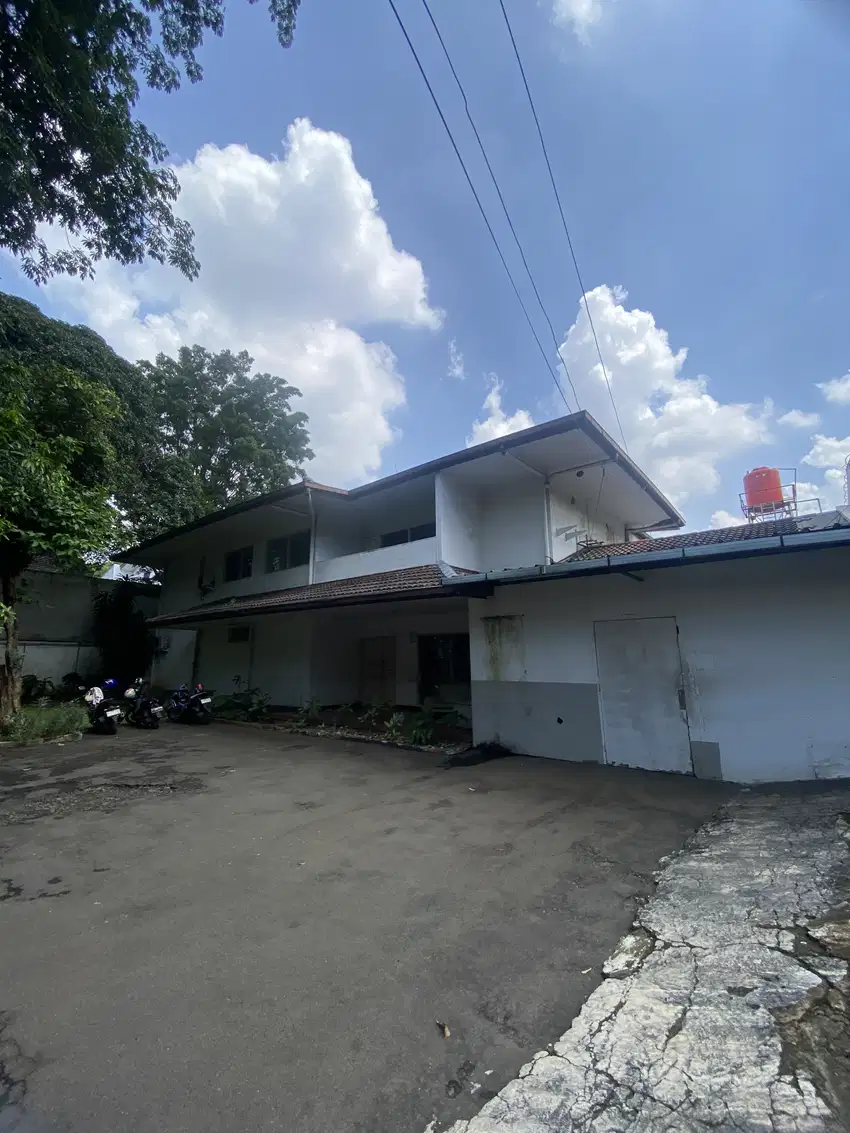 DIJUAL TANAH + RUMAH SUPER LUAS DI JANTUNG KEMANG – JAKARTA SELATAN
