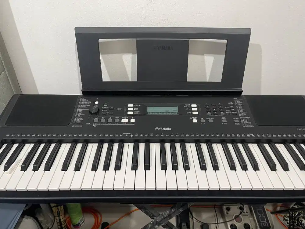 Jual Keyboard Yamaha PSR E373 + Stand & Pedal (Bekas)