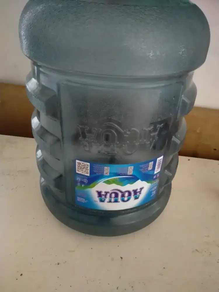 Galon mineral kosong