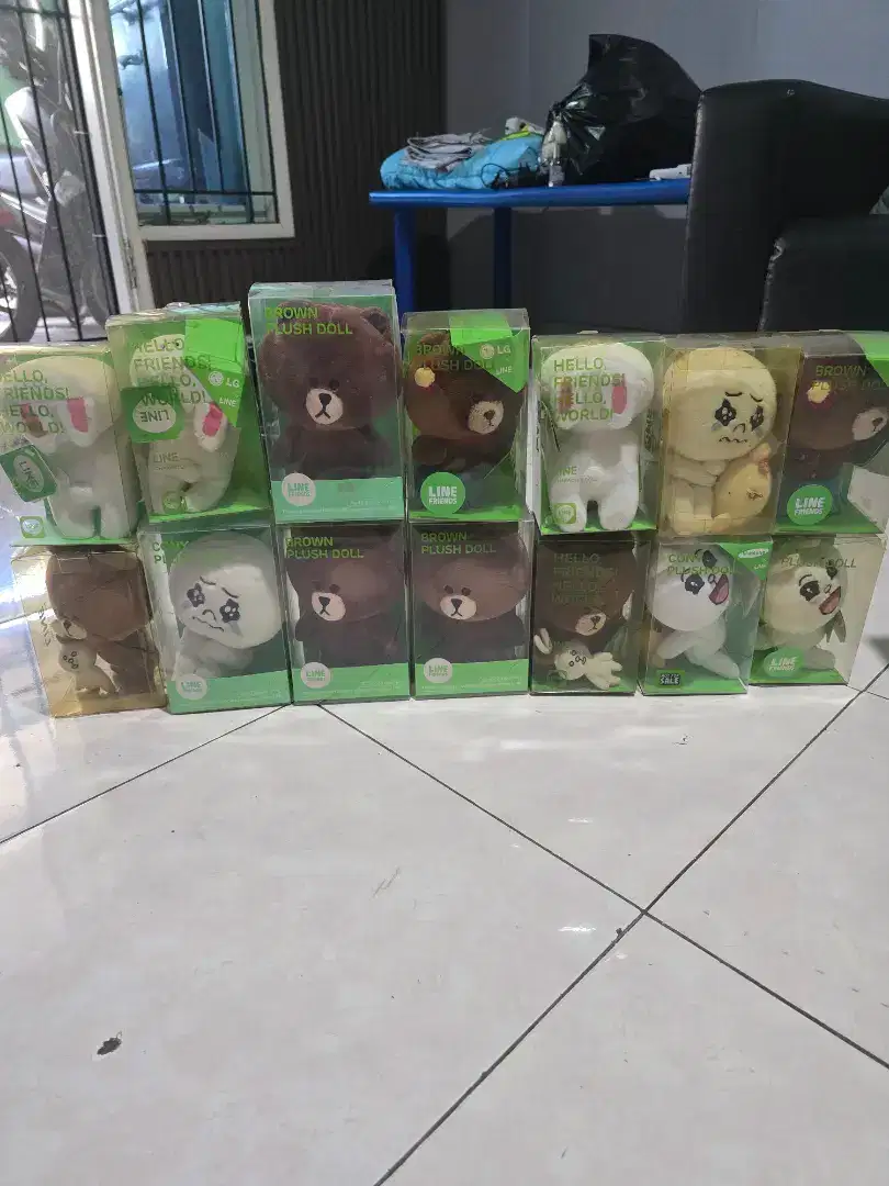 Boneka browm line dan cony