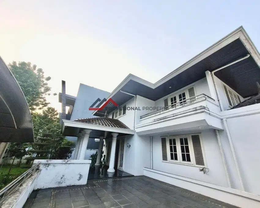 Rumah Mewah Dalam Komplek Besar