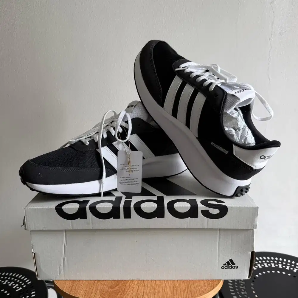Sepatu Adidas Run70S Black Original 44