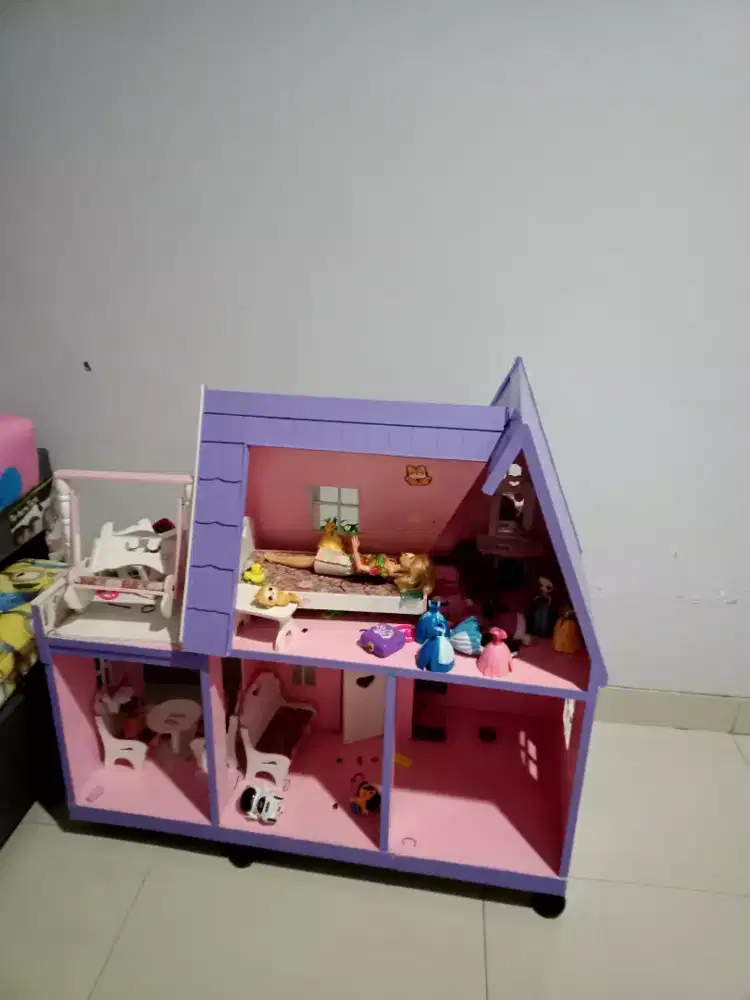 di jual mainan rumah barbie dan ranjang atas bawah
