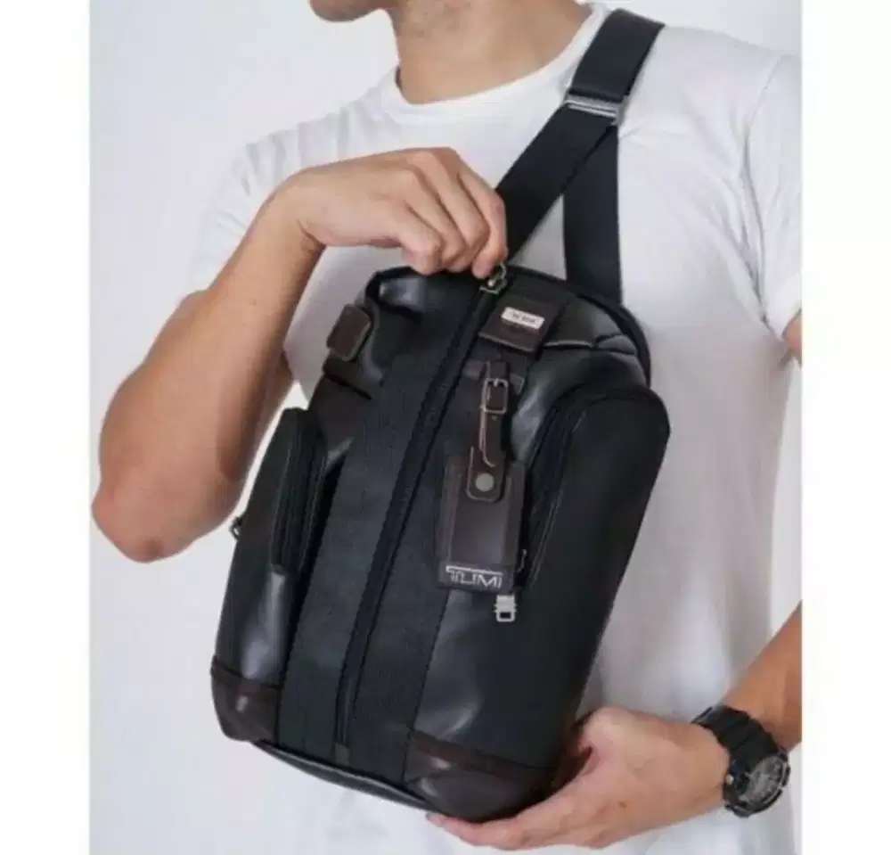 Tas Tumi Saratoga Slingbag Selempang Leather Hitam